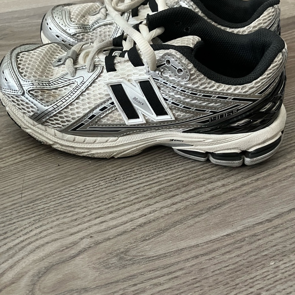 New Balance Kids' Metallic and Black Sneakers 1906